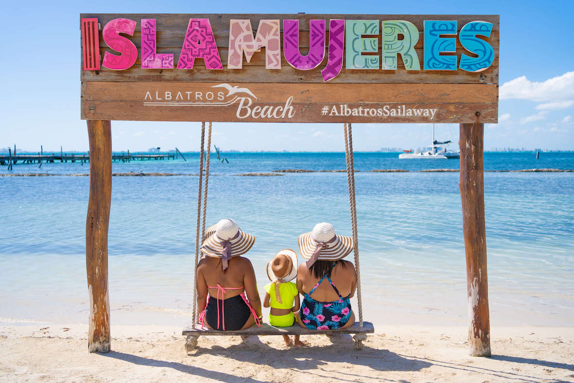 Reserva DAY PASS en Amazona Beach Club, Day pass en Isla Mujeres | SUPERPASS